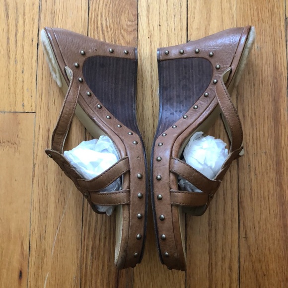 UGG Australia Leather Platform - Picture 2 of 8